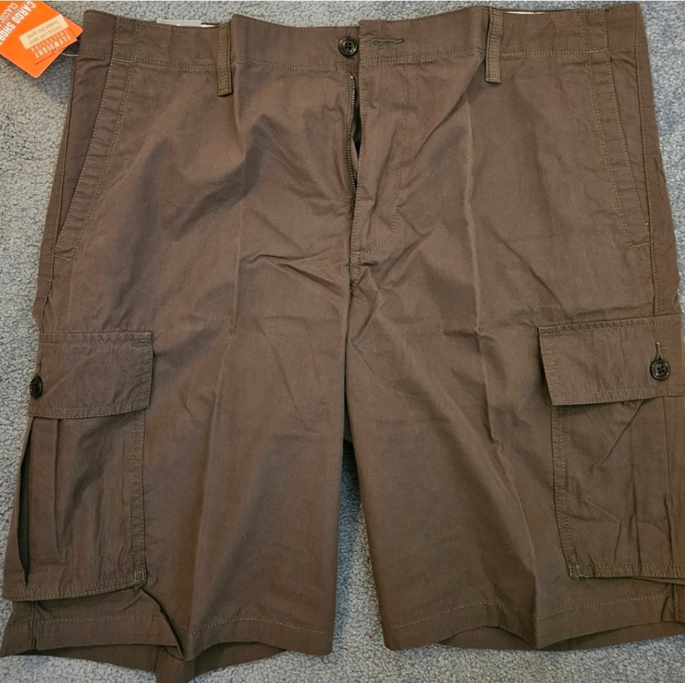 Dockers Men's Classic Cargo Shorts NWT Size 40 Olive Brown